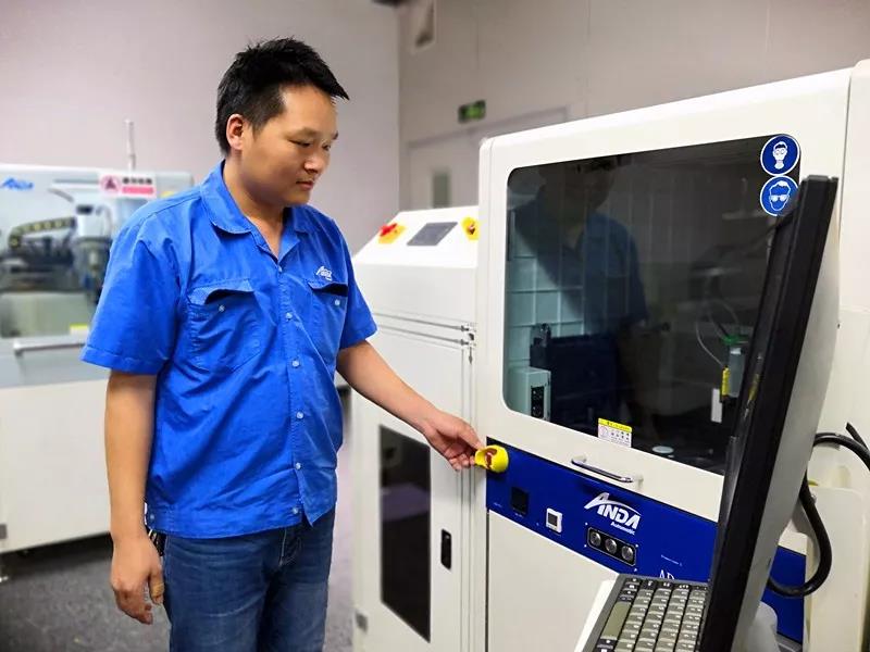 成品一次檢驗通過太難？他卻連續(xù)實現(xiàn)了3臺！